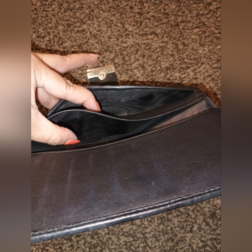 Gucci Black Leather Wallet with Embossed Logo - Picture 6 of 14
